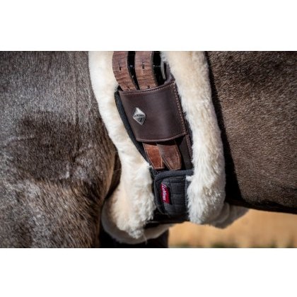 LeMieux Lambswool Anatomic Girth Cover LeMieux Lambswool Anatomic Girth Cover