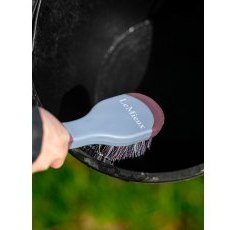 LeMieux Bucket Brush - Powder Blue/Mallow LeMieux Bucket Brush - Powder Blue/Mallow