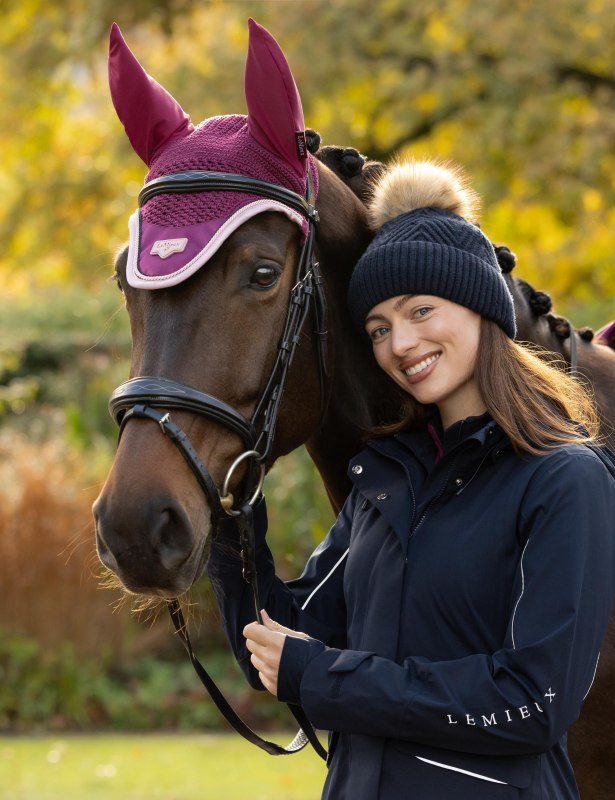IT09584 lifestyle clara knit beanie navy 02