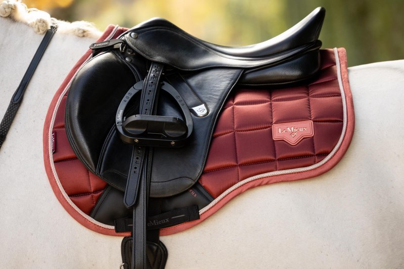 IT09182 lifestyle loireclassicgpsquare russet 01