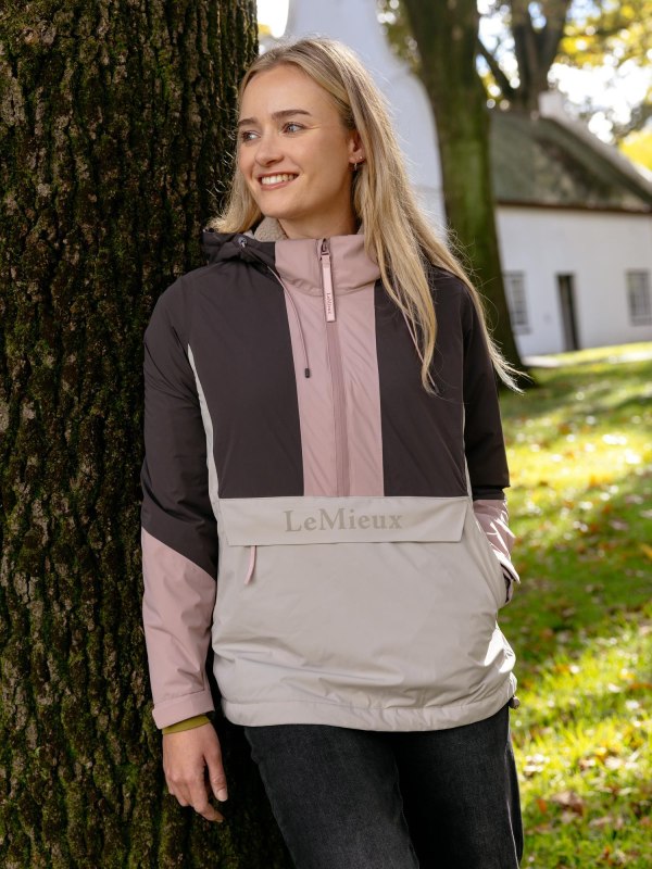 IT09388 lifestyle phoebehalfzipwaterproofanorak wildrose 001