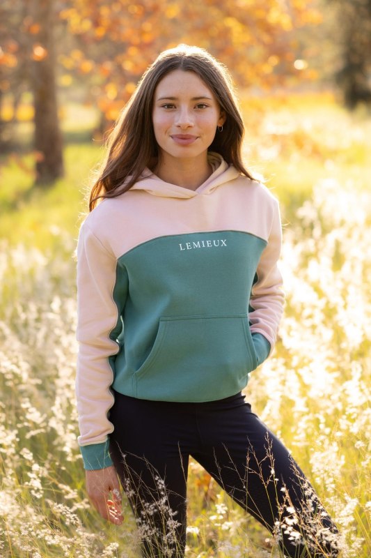 IT09496 lifestyle youngridersadiehoodie aloe 003