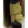 IT09198 lifestyle arikameshbrushingboots gooseberry 02